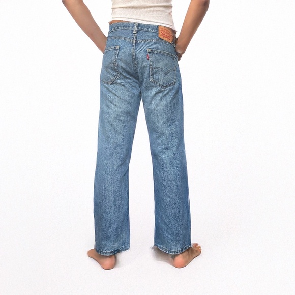 Levi's medium blue wash 505 relaxed fit jeans 32W 30L - Picture 2 of 5